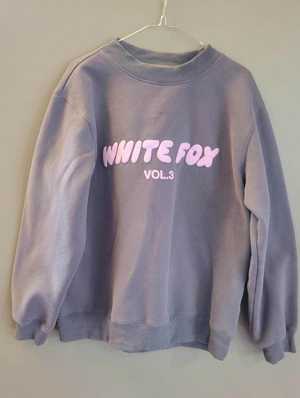 White Fox Vol.3 Gray Lavender Graphic Crewneck Sweatshirt M/L